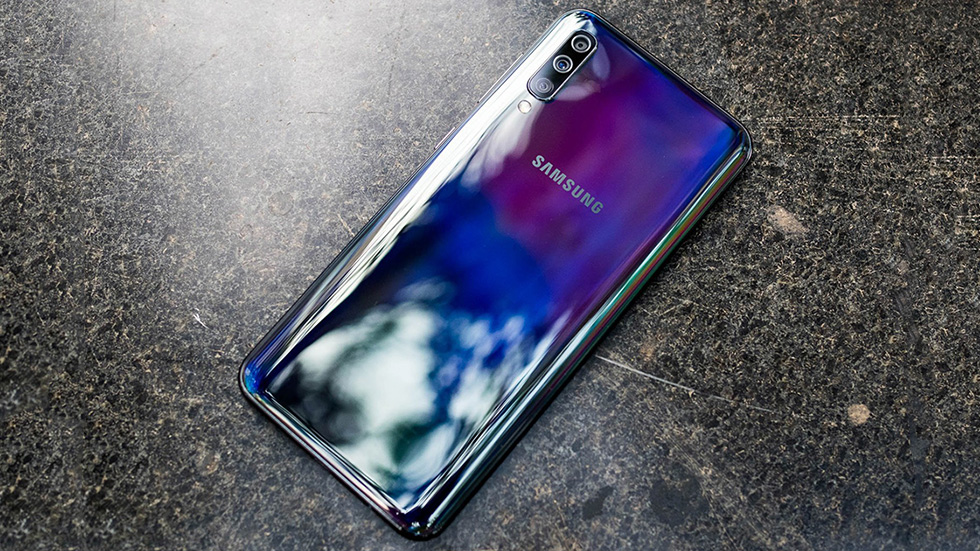 Недорогой Samsung Galaxy A50 со сканером отпечатков в дисплее вышел в России: обзор, характеристики, цена, где купить