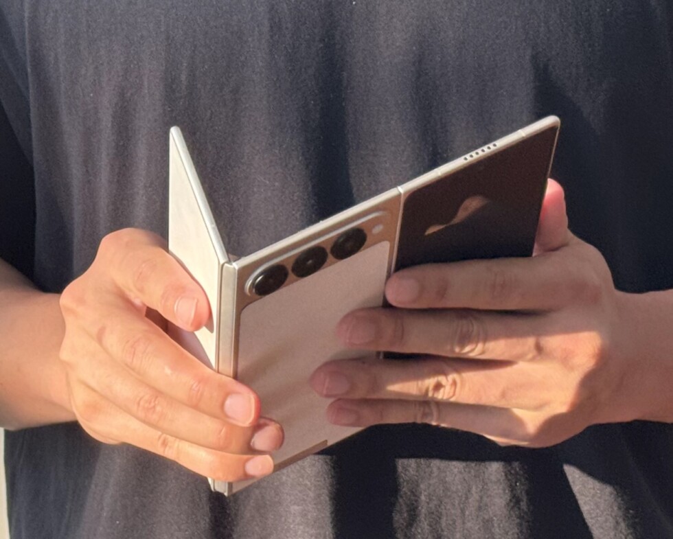 TECNO PHANTOM Ultimate G Fold — складной смартфон с тройным экраном